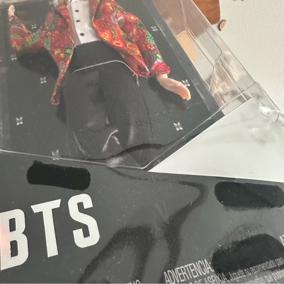BTS Kpop Figure Idol Doll “V” Mattel New in Package - Picture 3 of 5